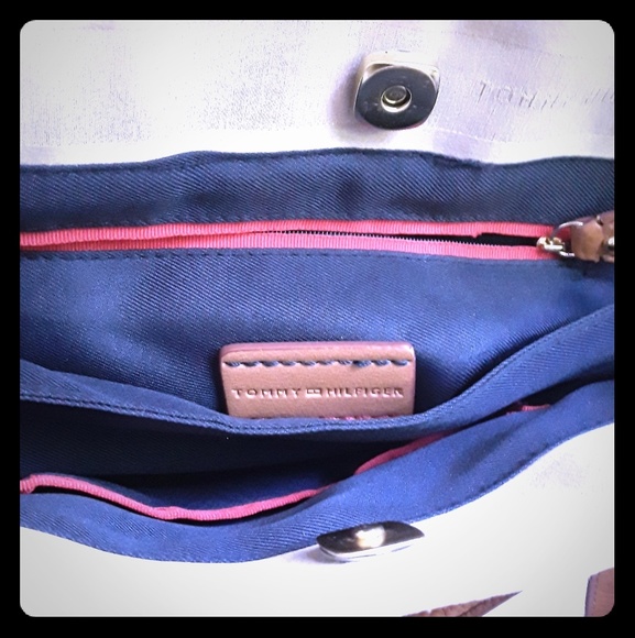 Tommy Hilfiger Purse - Picture 1 of 3